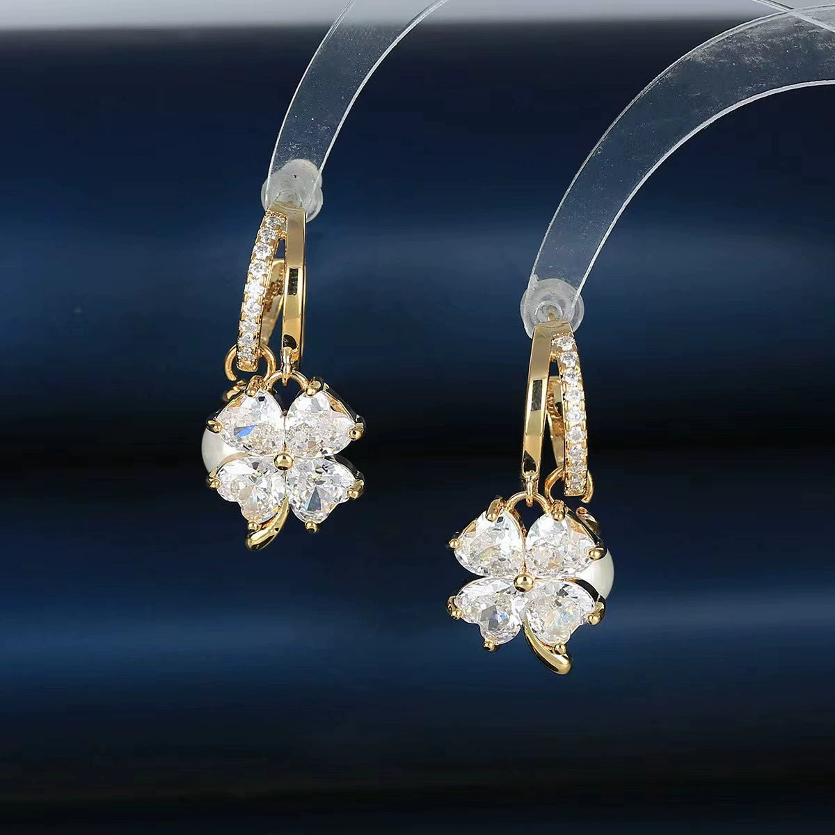 🌸Fashion crystal four-petal flower pearl earrings