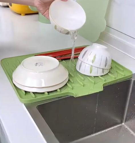 🔥Last day sale 50% OFF🔥No-Spill Silicone Worktop Saver – Heat-Resistant & Non-Slip Mat for Drip-Free Drying