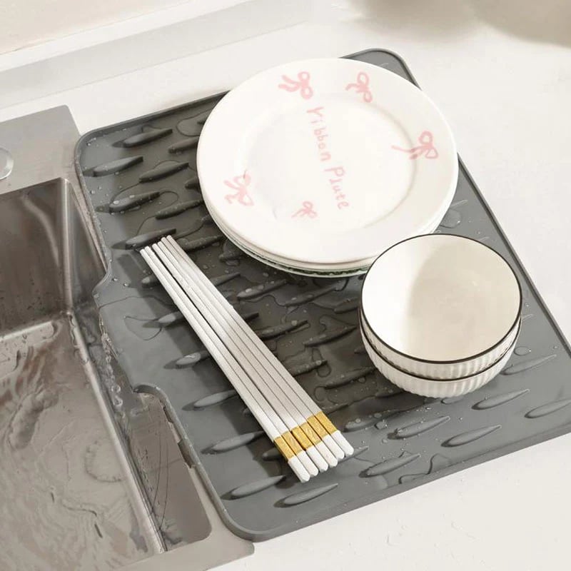 🔥Last day sale 50% OFF🔥No-Spill Silicone Worktop Saver – Heat-Resistant & Non-Slip Mat for Drip-Free Drying