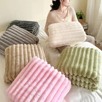 🍂Autumn Sale - 50% Off!🛏️Thickened Rabbit Plush&Milk Velvet Cover Blanket🫧Wrap up in Ultimate Comfort